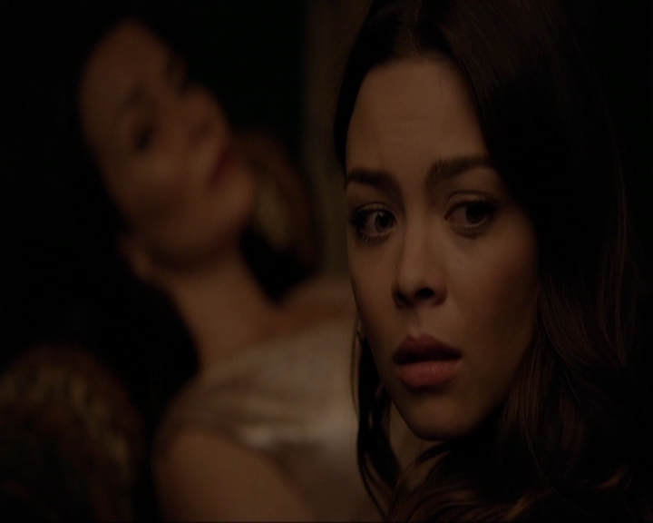 VampireDiariesWorld-dot-nl_7x08HoldMeThrillMeKissMeKillMe1978.jpg