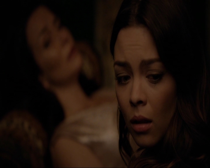 VampireDiariesWorld-dot-nl_7x08HoldMeThrillMeKissMeKillMe1979.jpg