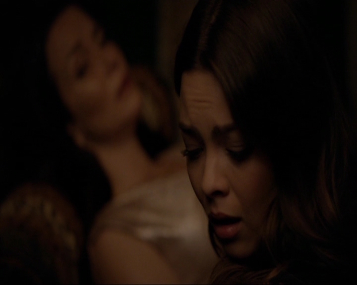 VampireDiariesWorld-dot-nl_7x08HoldMeThrillMeKissMeKillMe1980.jpg