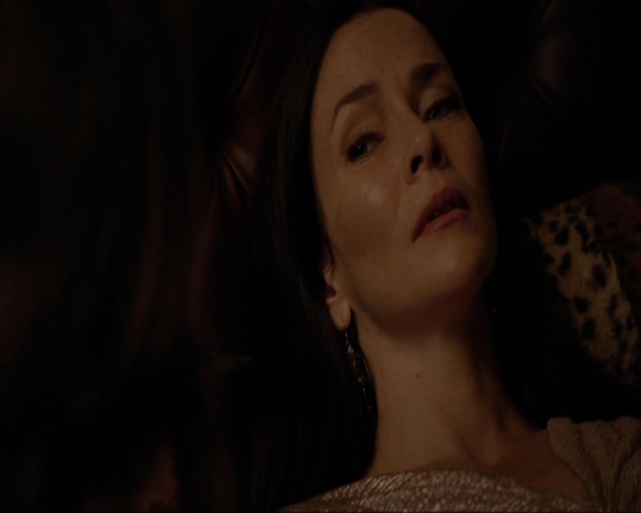 VampireDiariesWorld-dot-nl_7x08HoldMeThrillMeKissMeKillMe1993.jpg