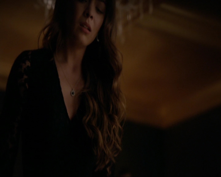 VampireDiariesWorld-dot-nl_7x08HoldMeThrillMeKissMeKillMe1996.jpg