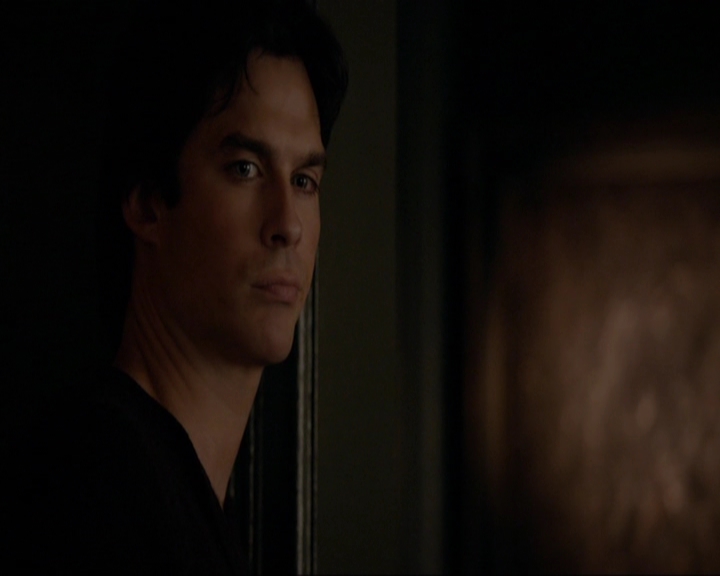 VampireDiariesWorld-dot-nl_7x08HoldMeThrillMeKissMeKillMe2005.jpg