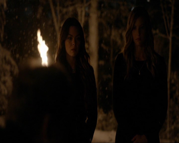 VampireDiariesWorld-dot-nl_7x09ColdAsIs0100.jpg