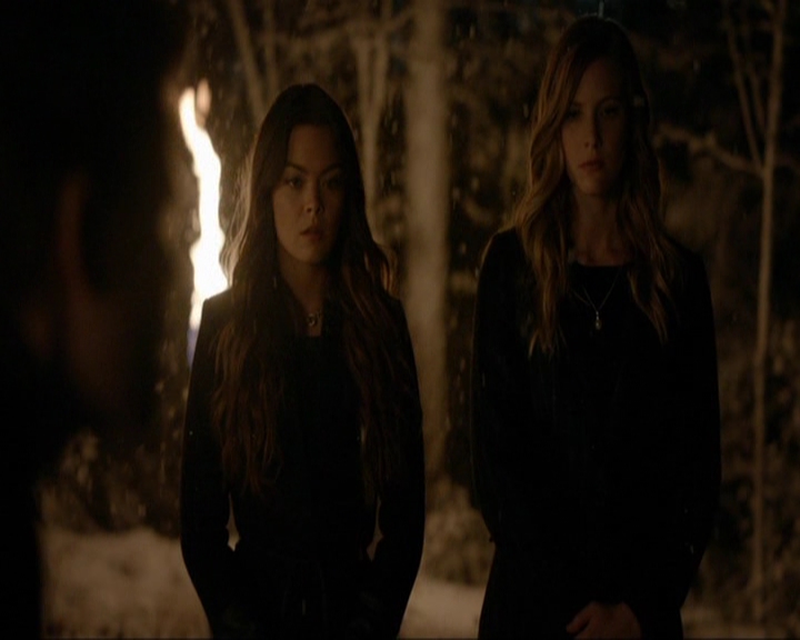 VampireDiariesWorld-dot-nl_7x09ColdAsIs0101.jpg