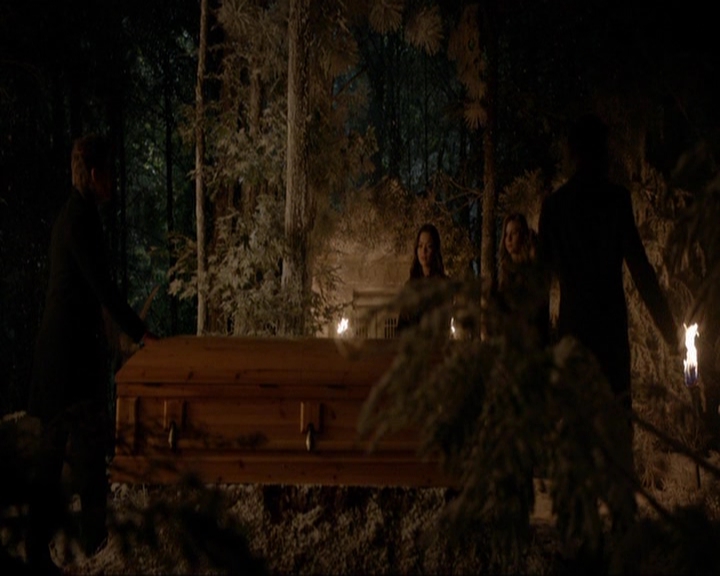 VampireDiariesWorld-dot-nl_7x09ColdAsIs0102.jpg