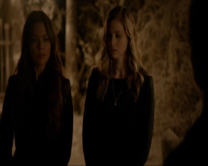 VampireDiariesWorld-dot-nl_7x09ColdAsIs0109.jpg