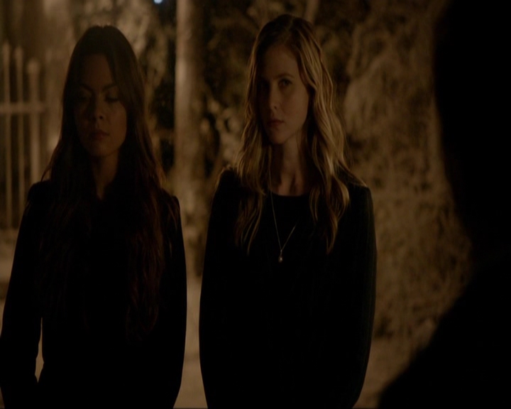 VampireDiariesWorld-dot-nl_7x09ColdAsIs0112.jpg