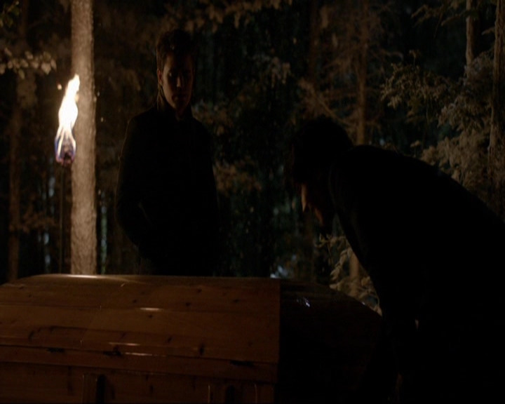 VampireDiariesWorld-dot-nl_7x09ColdAsIs0129.jpg