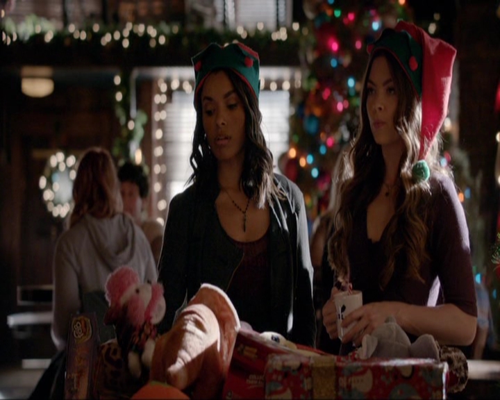 VampireDiariesWorld-dot-nl_7x09ColdAsIs0910.jpg