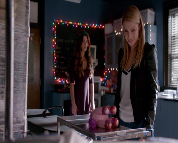 VampireDiariesWorld-dot-nl_7x09ColdAsIs1402.jpg