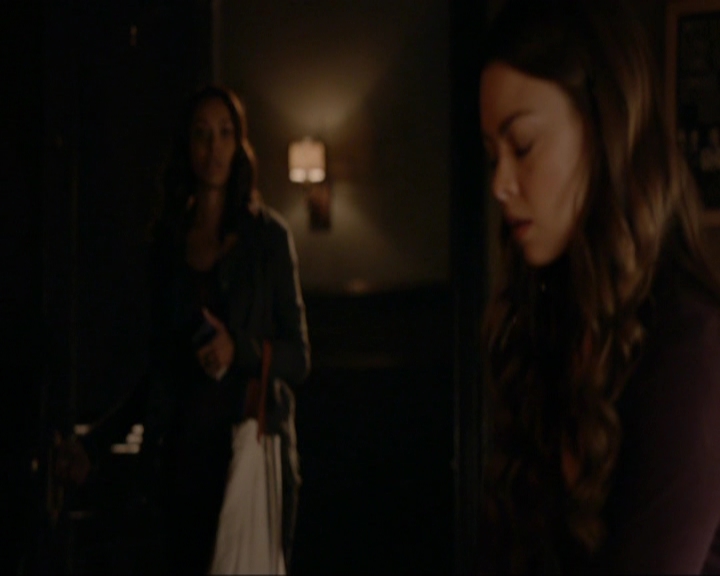 VampireDiariesWorld-dot-nl_7x09ColdAsIs1604.jpg