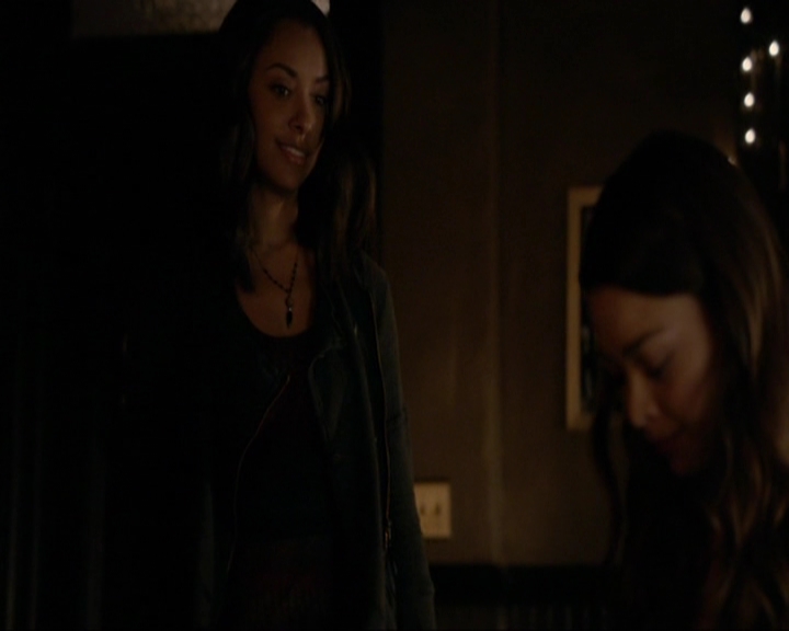 VampireDiariesWorld-dot-nl_7x09ColdAsIs1615.jpg