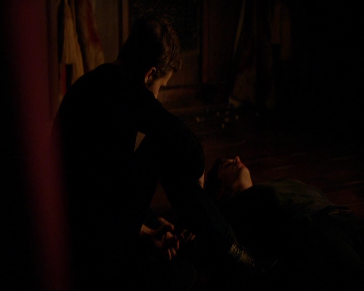 VampireDiariesWorld-dot-nl_7x09ColdAsIs2094.jpg