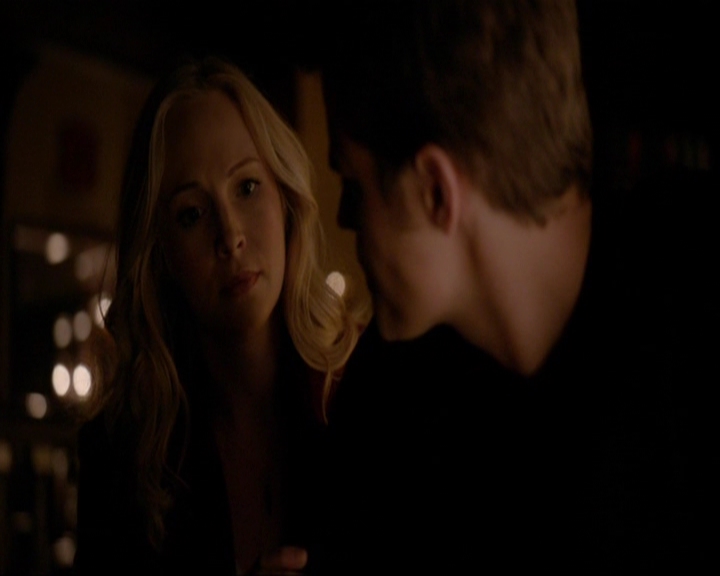 VampireDiariesWorld-dot-nl_7x09ColdAsIs2122.jpg