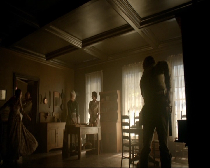 VampireDiariesWorld-dot-nl_7x10HellIsOtherPeople0319.jpg