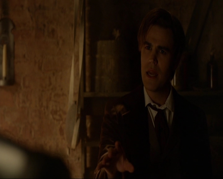 VampireDiariesWorld-dot-nl_7x10HellIsOtherPeople1905.jpg