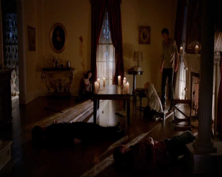 VampireDiariesWorld-dot-nl_7x11ThingsWeLostInTheFire0067.jpg