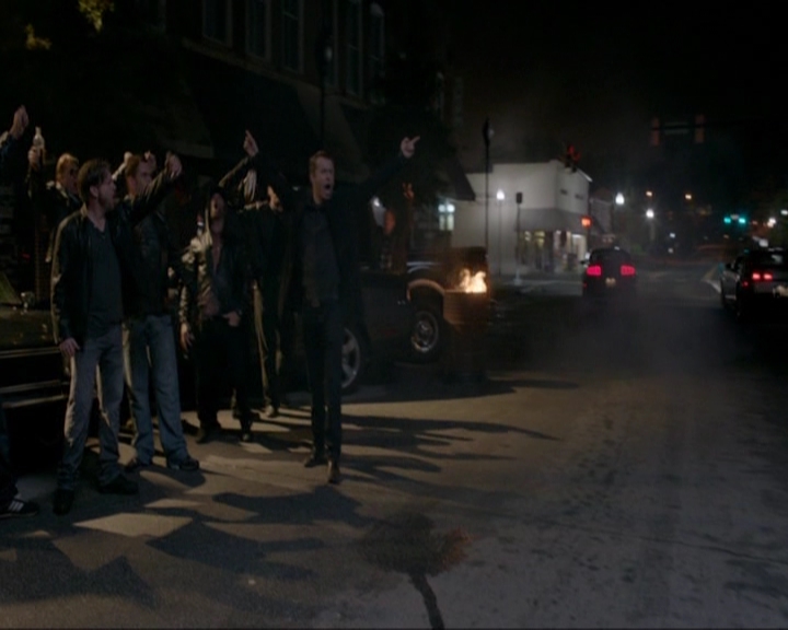 VampireDiariesWorld-dot-nl_7x11ThingsWeLostInTheFire0317.jpg