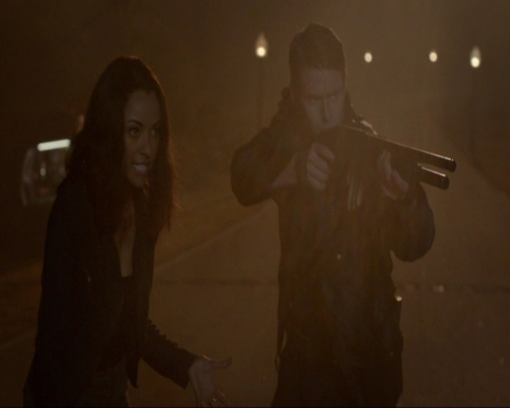 VampireDiariesWorld-dot-nl_7x11ThingsWeLostInTheFire0388.jpg