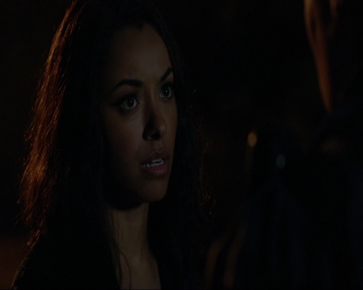 VampireDiariesWorld-dot-nl_7x11ThingsWeLostInTheFire0407.jpg