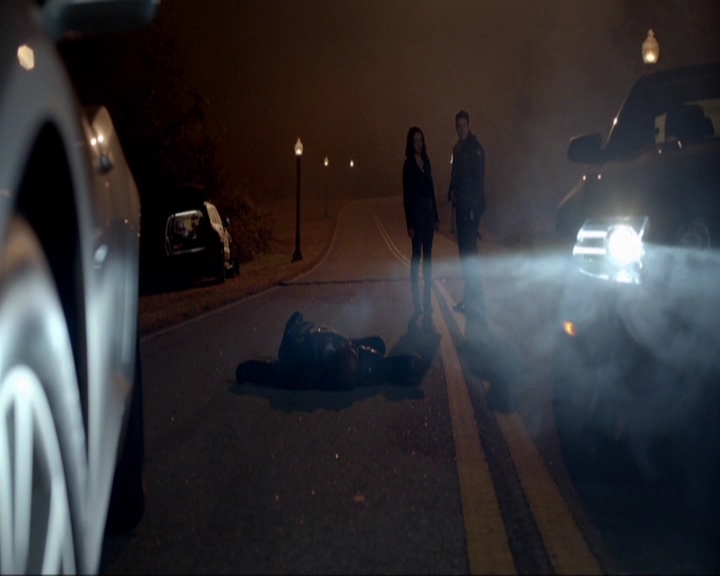 VampireDiariesWorld-dot-nl_7x11ThingsWeLostInTheFire0409.jpg