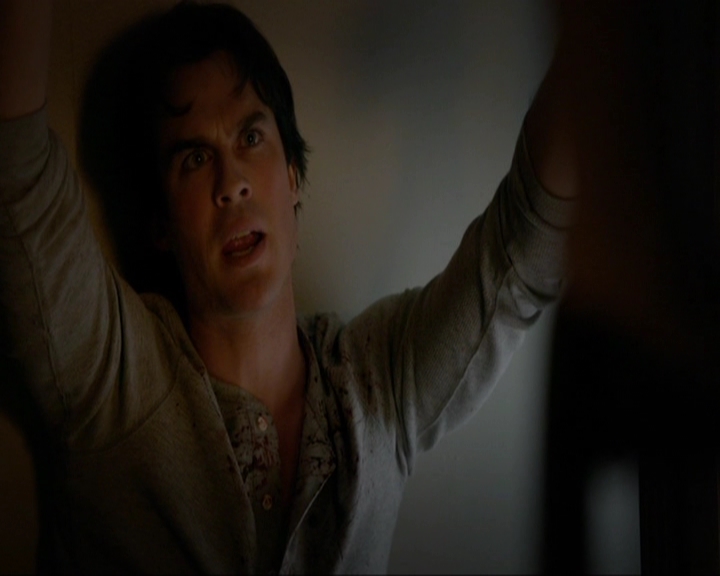 VampireDiariesWorld-dot-nl_7x11ThingsWeLostInTheFire0419.jpg