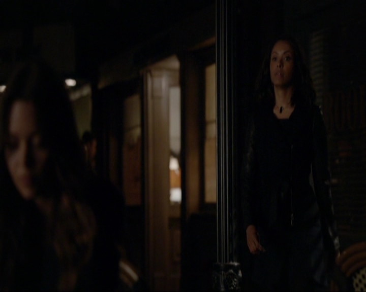 VampireDiariesWorld-dot-nl_7x11ThingsWeLostInTheFire1833.jpg