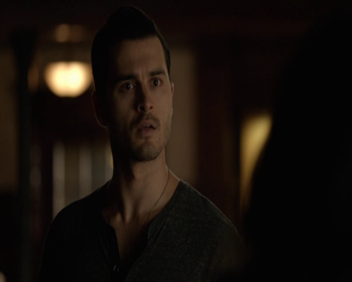 VampireDiariesWorld-dot-nl_7x14MoonlightOntheBayou-deletedscenes0016.jpg