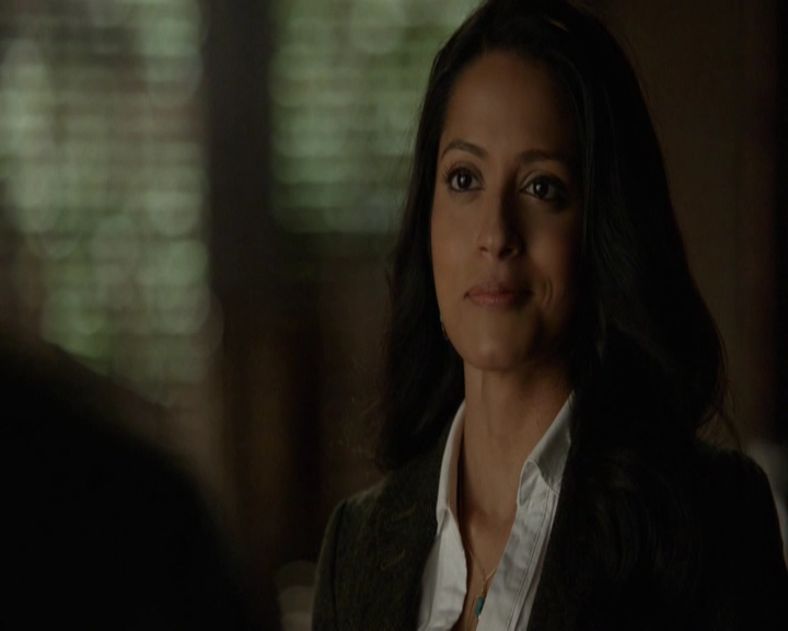 VampireDiariesWorld-dot-nl_7x14MoonlightOntheBayou-deletedscenes0017.jpg