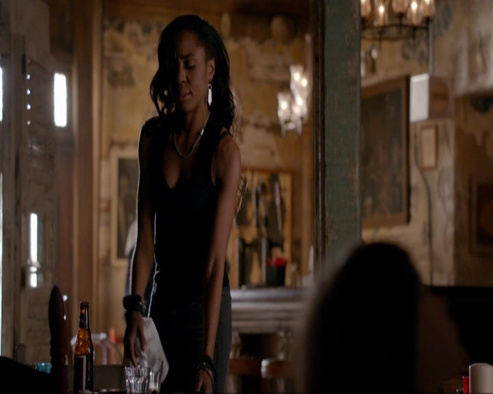 VampireDiariesWorld-dot-nl_7x14MoonlightOnTheBayou0020.jpg