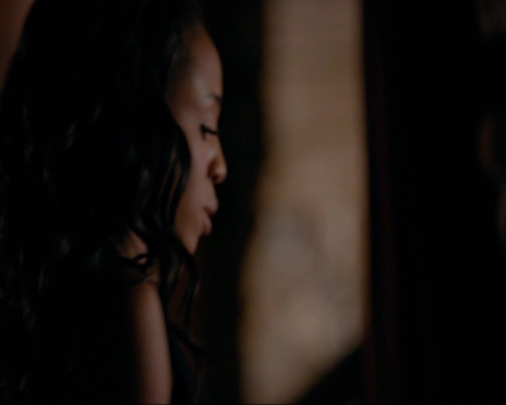 VampireDiariesWorld-dot-nl_7x14MoonlightOnTheBayou0025.jpg