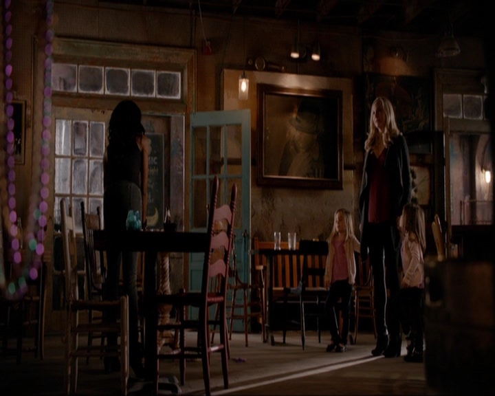 VampireDiariesWorld-dot-nl_7x14MoonlightOnTheBayou0026.jpg