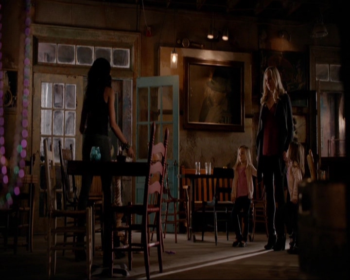 VampireDiariesWorld-dot-nl_7x14MoonlightOnTheBayou0027.jpg