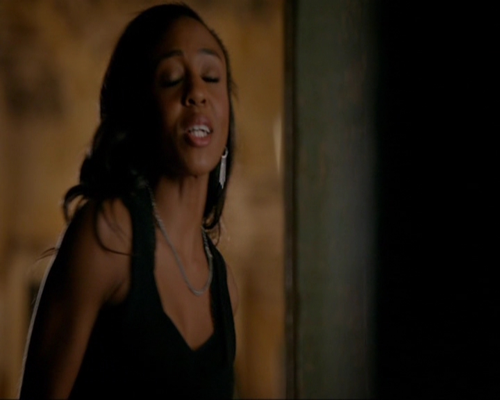 VampireDiariesWorld-dot-nl_7x14MoonlightOnTheBayou0032.jpg