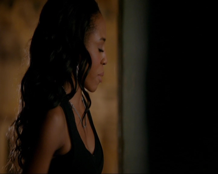 VampireDiariesWorld-dot-nl_7x14MoonlightOnTheBayou0037.jpg