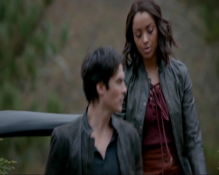 VampireDiariesWorld-dot-nl_7x14MoonlightOnTheBayou0145.jpg