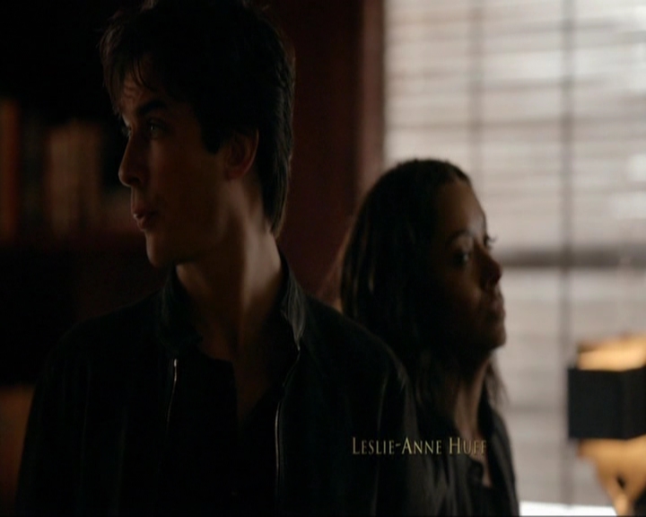 VampireDiariesWorld-dot-nl_7x14MoonlightOnTheBayou0181.jpg