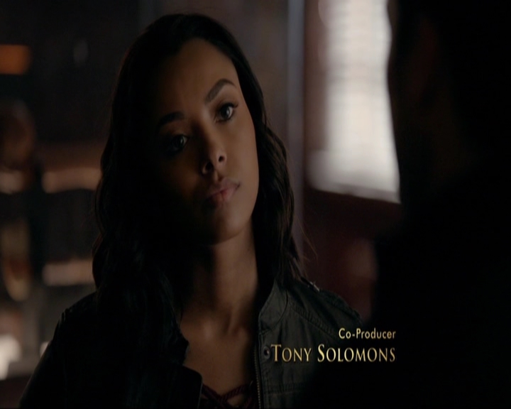 VampireDiariesWorld-dot-nl_7x14MoonlightOnTheBayou0188.jpg