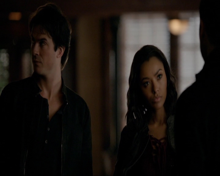 VampireDiariesWorld-dot-nl_7x14MoonlightOnTheBayou0194.jpg