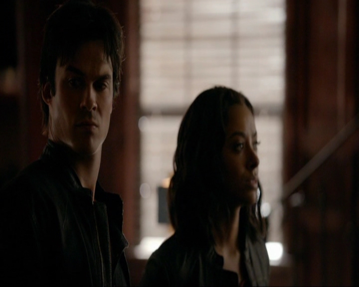 VampireDiariesWorld-dot-nl_7x14MoonlightOnTheBayou0198.jpg