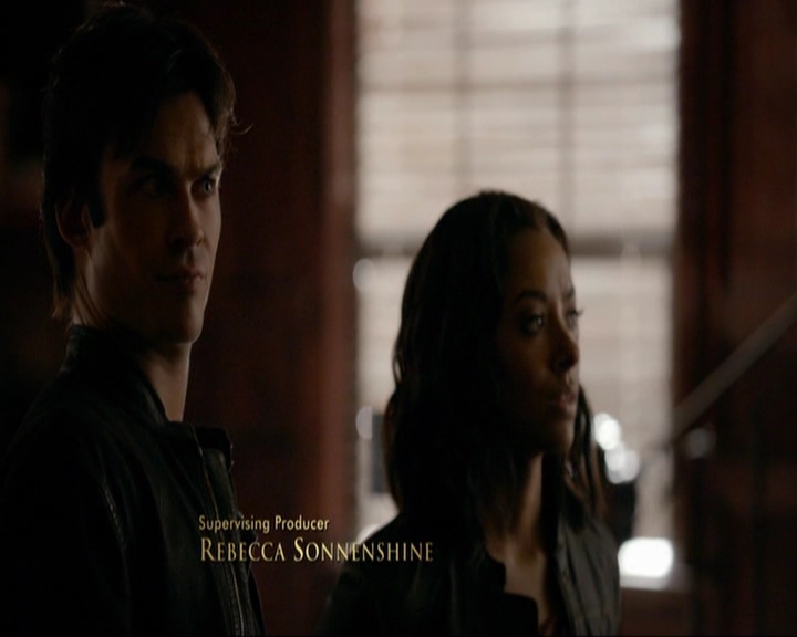 VampireDiariesWorld-dot-nl_7x14MoonlightOnTheBayou0199.jpg