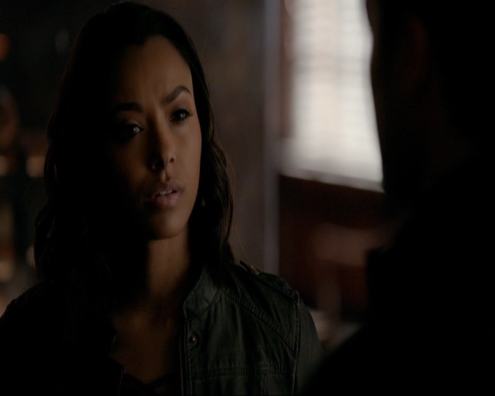 VampireDiariesWorld-dot-nl_7x14MoonlightOnTheBayou0202.jpg