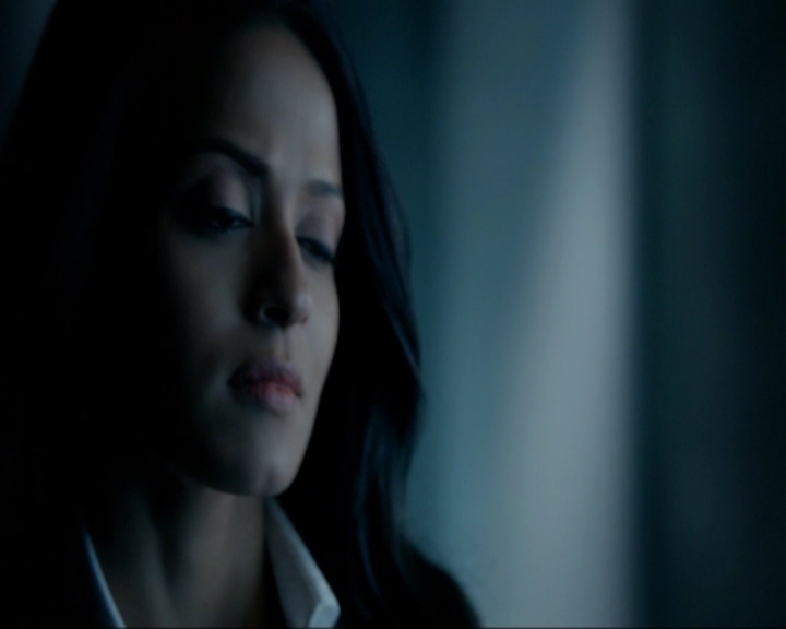 VampireDiariesWorld-dot-nl_7x14MoonlightOnTheBayou0213.jpg