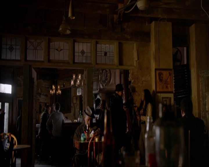 VampireDiariesWorld-dot-nl_7x14MoonlightOnTheBayou0456.jpg