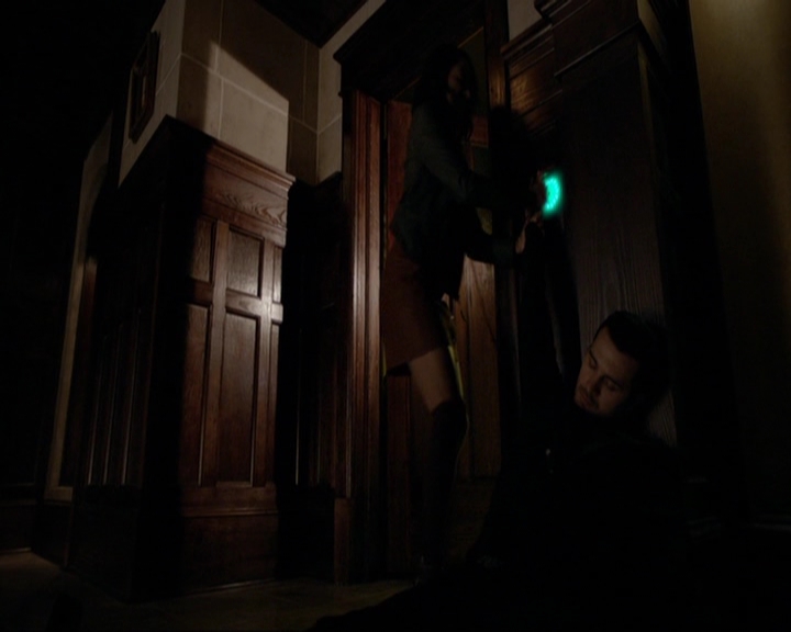 VampireDiariesWorld-dot-nl_7x14MoonlightOnTheBayou1241.jpg