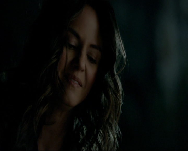 VampireDiariesWorld-dot-nl_7x14MoonlightOnTheBayou1744.jpg