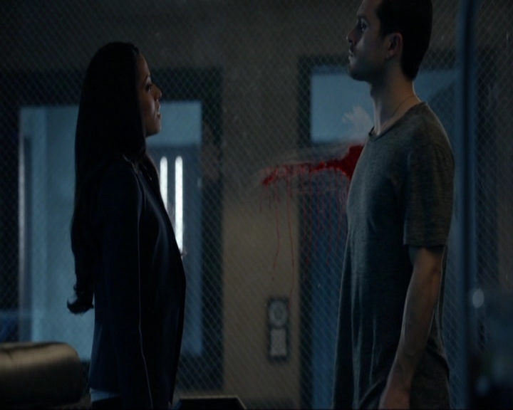 VampireDiariesWorld-dot-nl_7x14MoonlightOnTheBayou1988.jpg