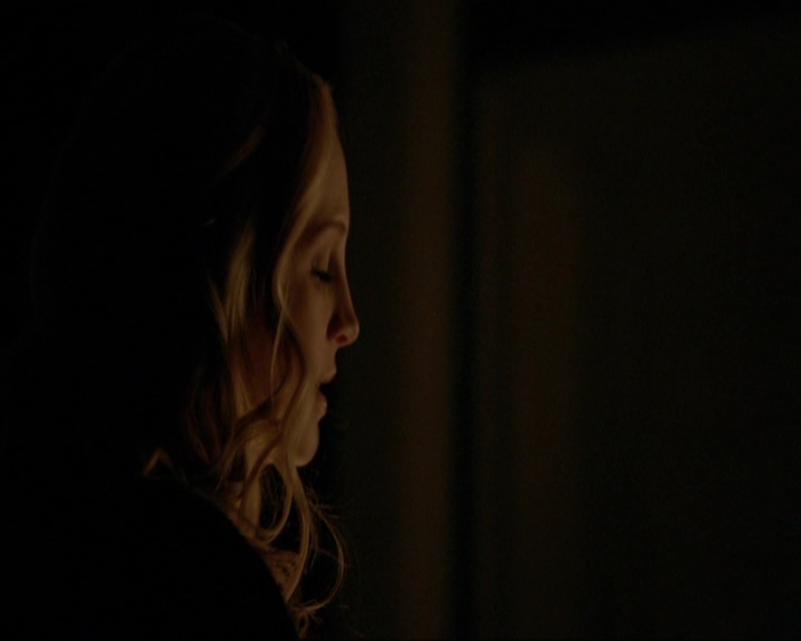 VampireDiariesWorld-dot-nl_7x14MoonlightOnTheBayou2038.jpg