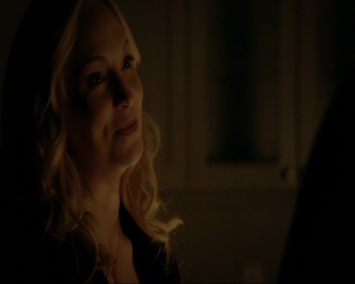 VampireDiariesWorld-dot-nl_7x14MoonlightOnTheBayou2044.jpg