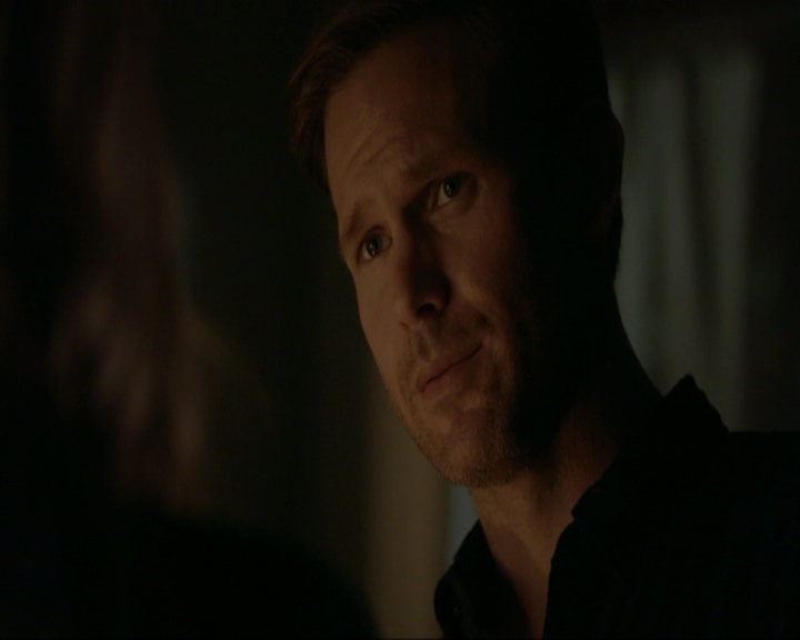 VampireDiariesWorld-dot-nl_7x14MoonlightOnTheBayou2049.jpg